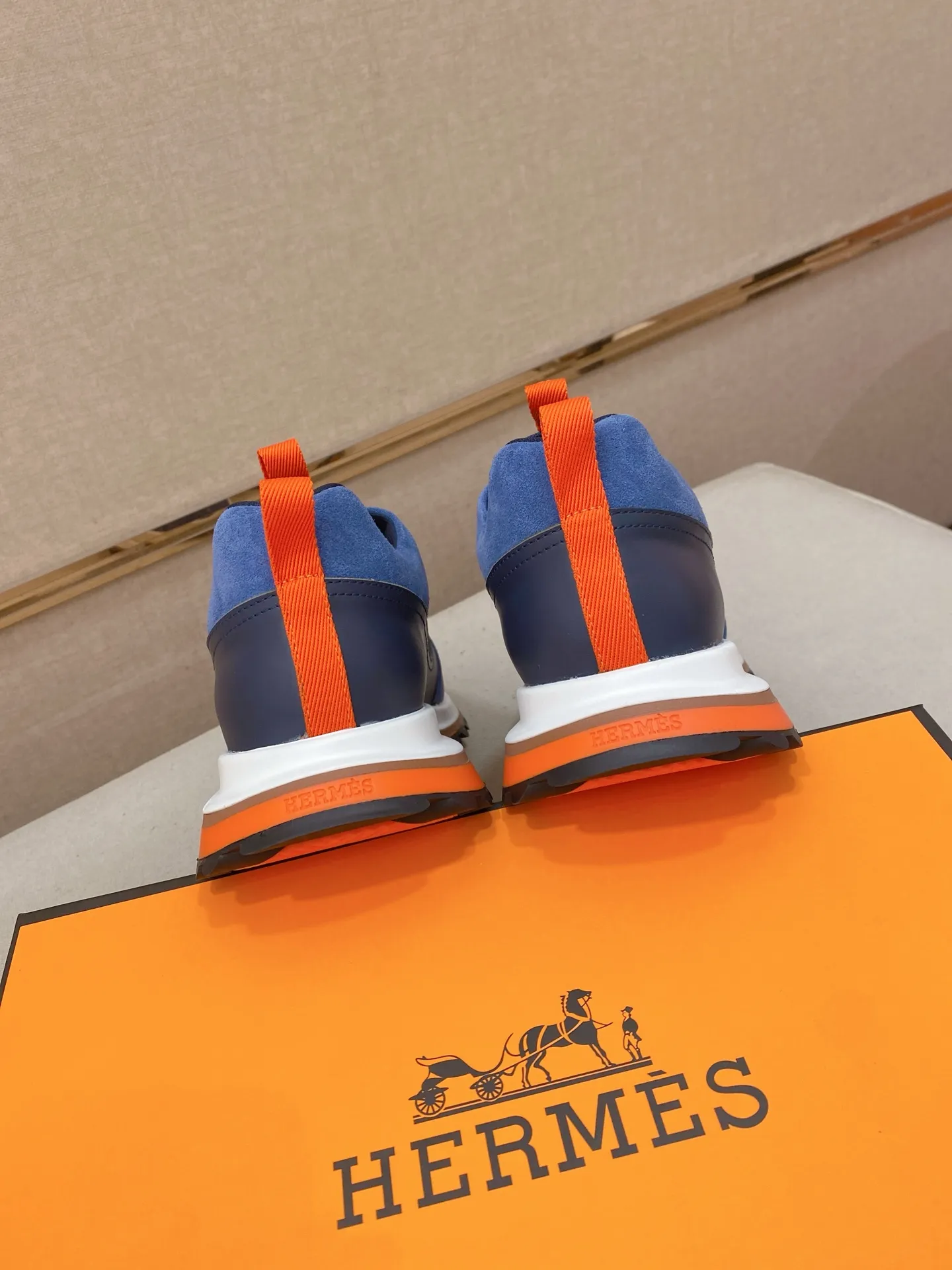 Men's clothing and shoes💰: 520💰《HERMES》【Classic original single version】Hermès; top 🔝purchasing agent🔍🔍men's latest 🇺🇸 counter sales simultaneously, original imported from Italy ▲▲first-layer cowhide ▲▲ (high-end, nobility, class) times) Exquisite workmanship (Italian 🇮🇹Imported water-dyed 🐂cowhide lining) sole: Original sole provided by the original factory, ⚠️exclusive double-layer activity·TPR·rubber·combined molded outsole; super comfortable·wear-resistant·non-slip·environmental protection The real thing is more beautiful if you take the real thing (high quality, follow the order), you can enter and exit the counter at will * Number of yards: 38·39·40·41·42·43·44# (can be customized 45.)